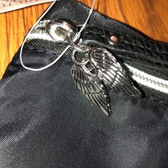 Victoria’s Secret | NEW Fashion Show Zipper Pouch - Picture 3 of 4